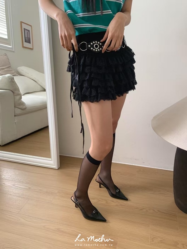 收腰蕾絲蛋糕短褲